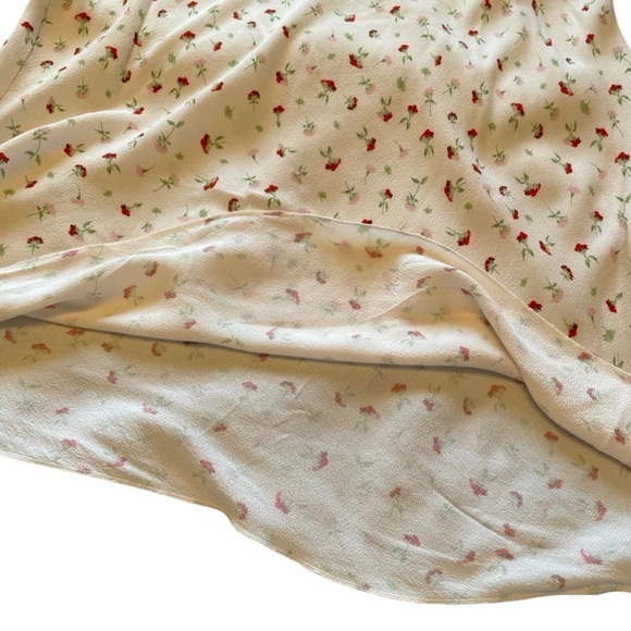 H&M Knee-length skirt -
Cream/Floral -Size Large-Elastic Waist-Skirt Only - Picture 7 of 10